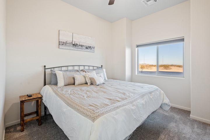 Bedroom #2. King bed adjustable