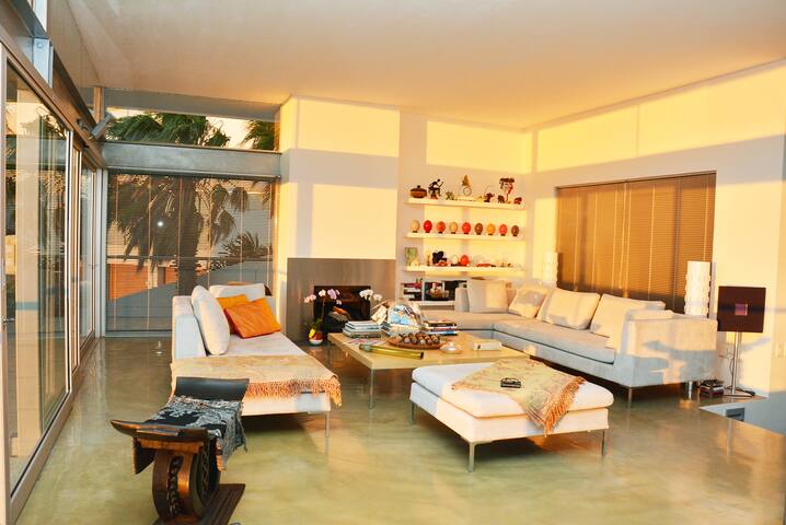 Magnificent Villa in Camps Bay w/ Ocean view gallery image 4