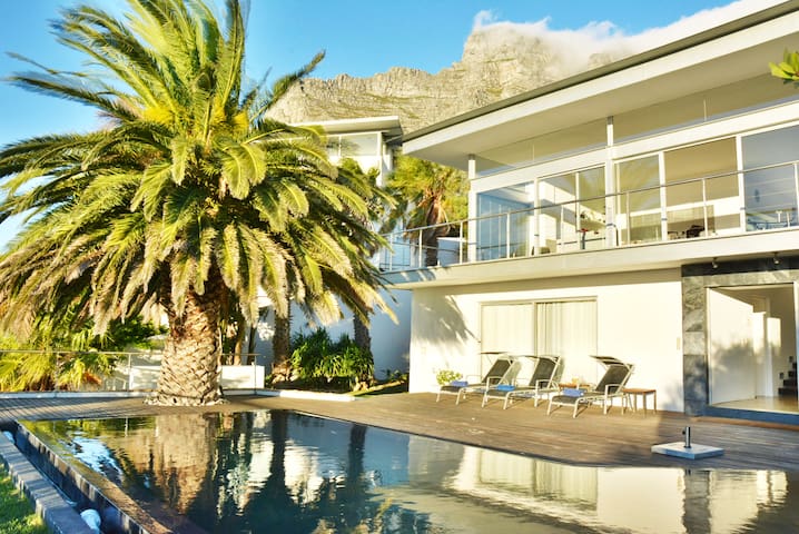 Magnificent Villa in Camps Bay w/ Ocean view