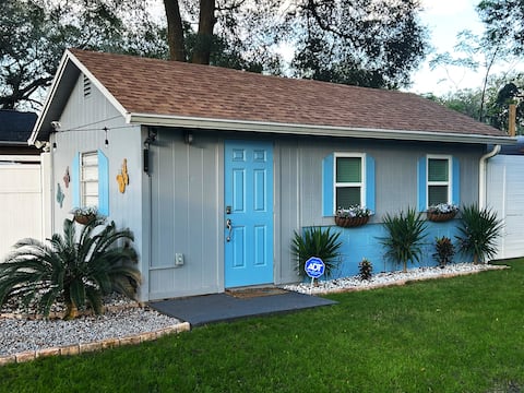 Popular Airbnb listing: The Highland Hideaway in Lowry Park Central