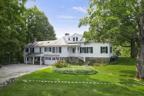 Super Private Estate w/ Guest Cottage Near Center