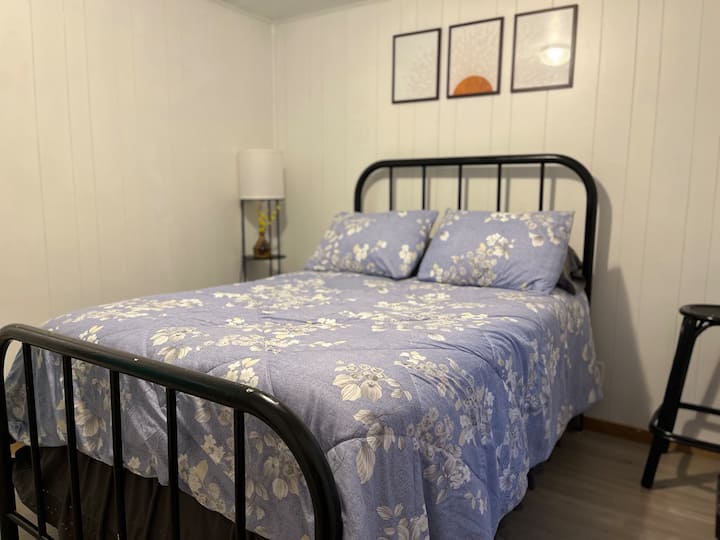 Პატარა საძინებელი ორადგილიანი 