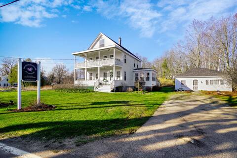 Entire Estate: House & 4 Cottages (Walk to beach!)