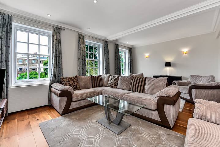 Spacious family apartment in Marylebone gallery image 2