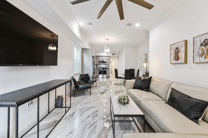 New Upscale House by Superdome 5BR 5BA gallery image 3