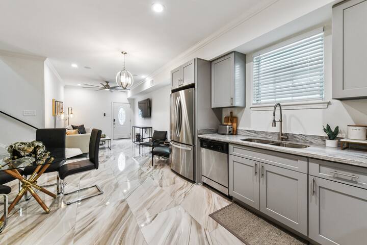 New Upscale House by Superdome 5BR 5BA gallery image 5