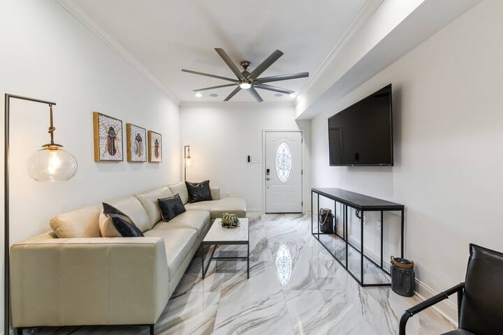 New Upscale House by Superdome 5BR 5BA gallery image 2