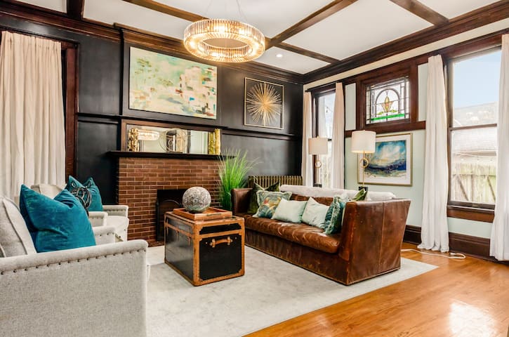 Large Private Yard | Hot Tub | Chefs Kitchen!