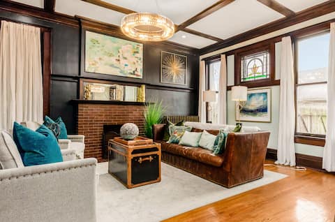 Large Private Yard | Hot Tub | Chefs Kitchen!