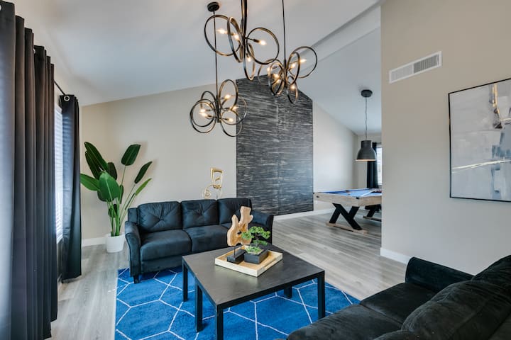 Modern 5B Home w/ Office, 2.7 Miles to Vegas Strip