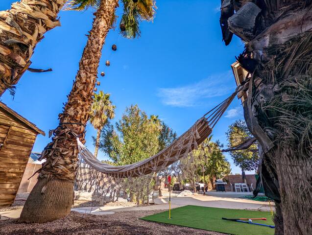 5BR Oasis: Heated Pool, BBQ & Game-Filled Fun! gallery image 2