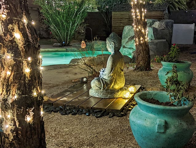 5BR Oasis: Heated Pool, BBQ & Game-Filled Fun!