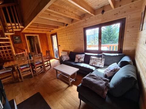 Warm and cozy cottage overlooking the lake