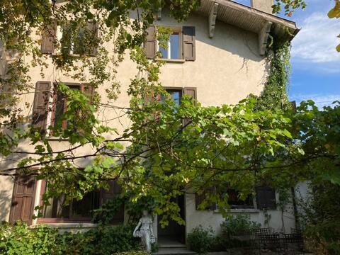 Large house at the foot of Vercors