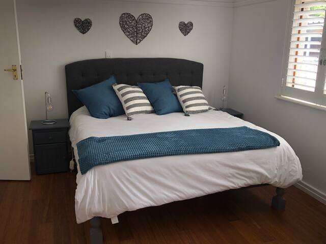 Cheerful 4 Bedroom home with Pool & Gym gallery image 3