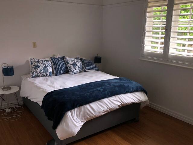 Cheerful 4 Bedroom home with Pool & Gym gallery image 5