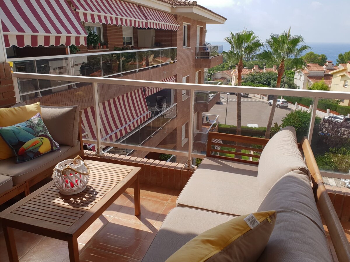 Popular Airbnb listing: Lovely 2-bedrooms apartment near Cala Crancs beach in Salou
