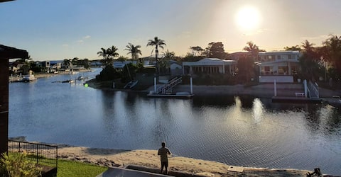 Top Airbnb: Canal View - Stroll to Beach in Mooloolaba