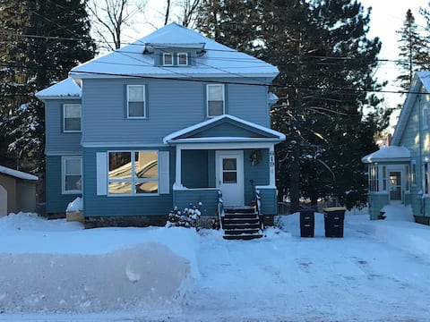 Pabst Street Retreat - Cozy 5 bedroom 7 bed  home