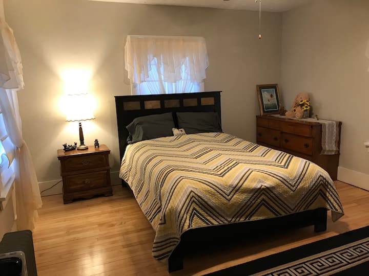 Chumba kikubwa cha kulala cha nyuma