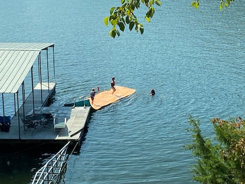 8MM Cottage w/dock & slip in cove