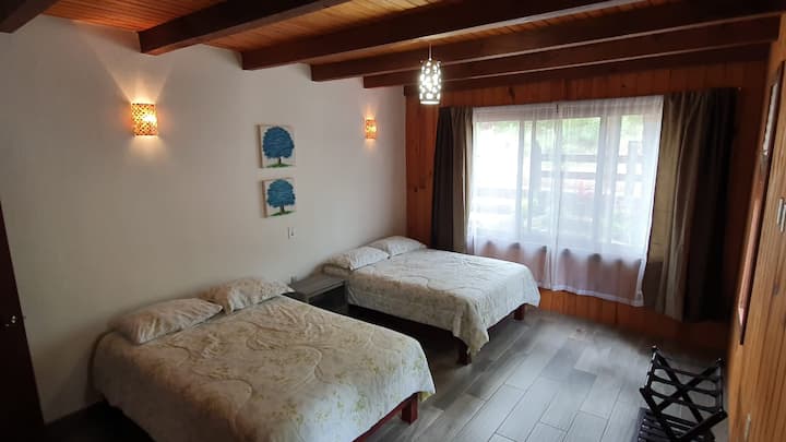 Veliki pogled na spavaću sobu u prizemlju