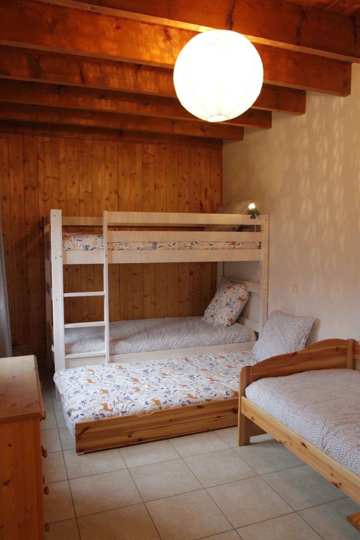 Спалня с 4 единични легла 90/190