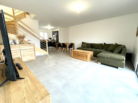 Successful Airbnb property: 4-star air-conditioned beachfront villa for 8 people in Saintes Maries De La Mer