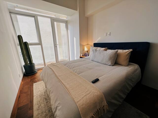 Stunning luxury apt breathtaking 360º city view gallery image 2