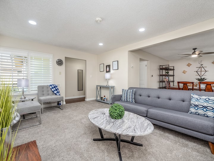Clovis House| Foosball| 3 Bed:2 Bath| 2-car Garage - クローヴィス, CA