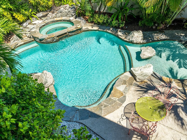 1920's Cottage Rebuilt W/bird Perch 450' To Bay! - Longboat Key, FL