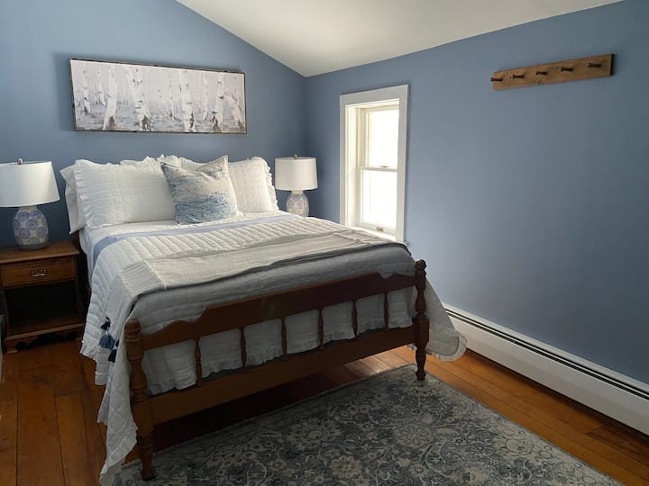 Ლურჯი ოთახი ორადგილიანი საწოლით