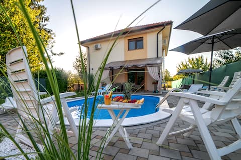 Riverside Plaza Villa