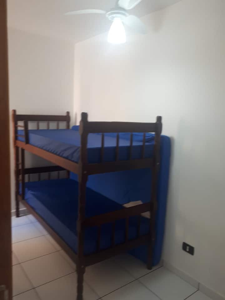 Спалня 2 с двуетажно легло и 1 допълнителен двоен матрак.