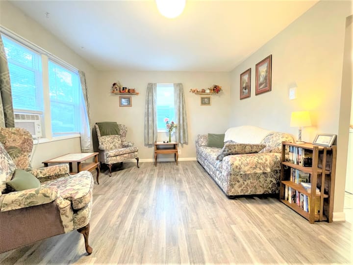 Pontiac - Secluded Backyard, Pet Friendly - Fort Wayne, IN