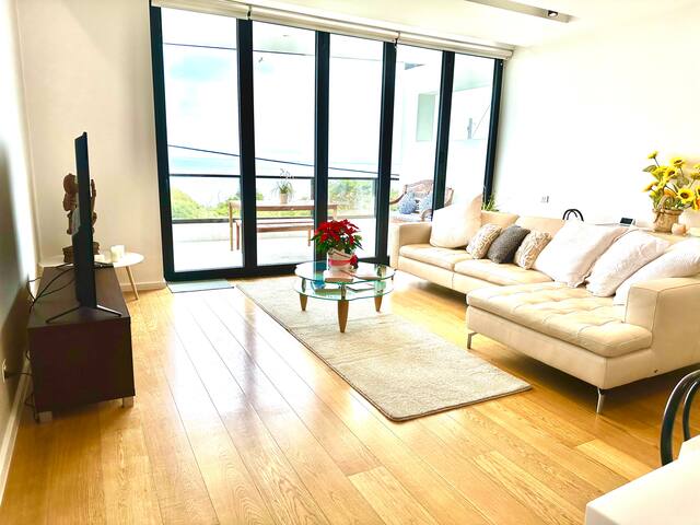 Beachside living in Brighton gallery image 5