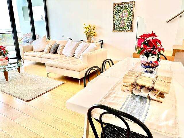 Beachside living in Brighton gallery image 3