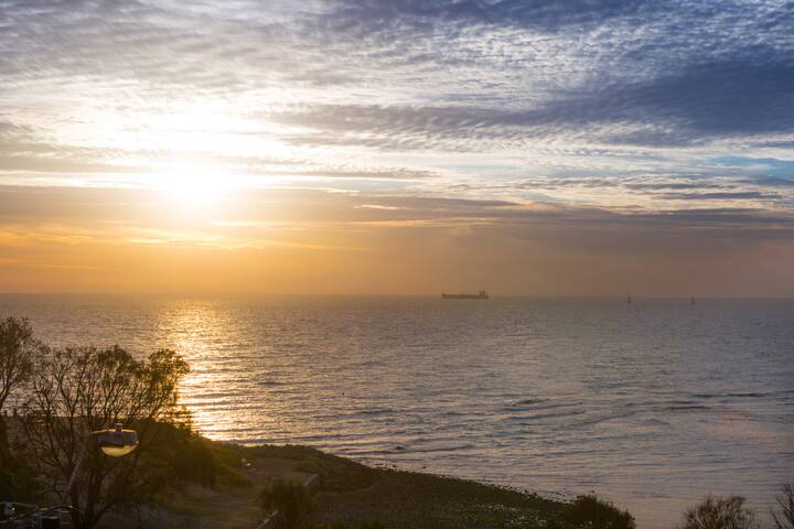 Beachside living in Brighton gallery image 2