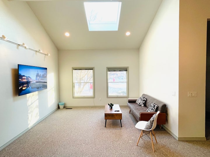 Modern and Spacious 3b2b Smart Ranch near UIUC Houses for Rent in