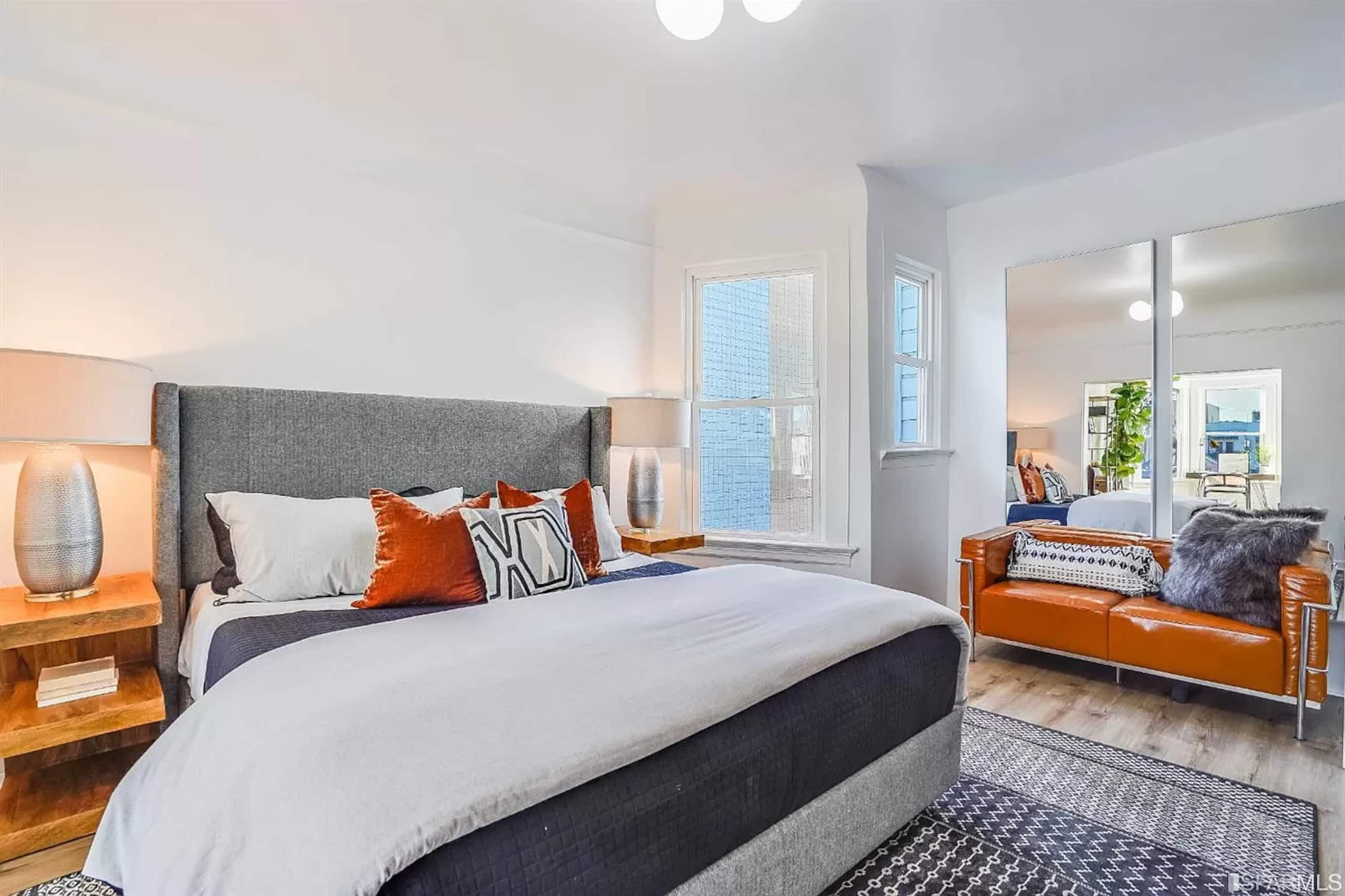 Condo in San Francisco · ★4.71 · 3 bedrooms · 3 beds · 1.5 baths - Image 4
