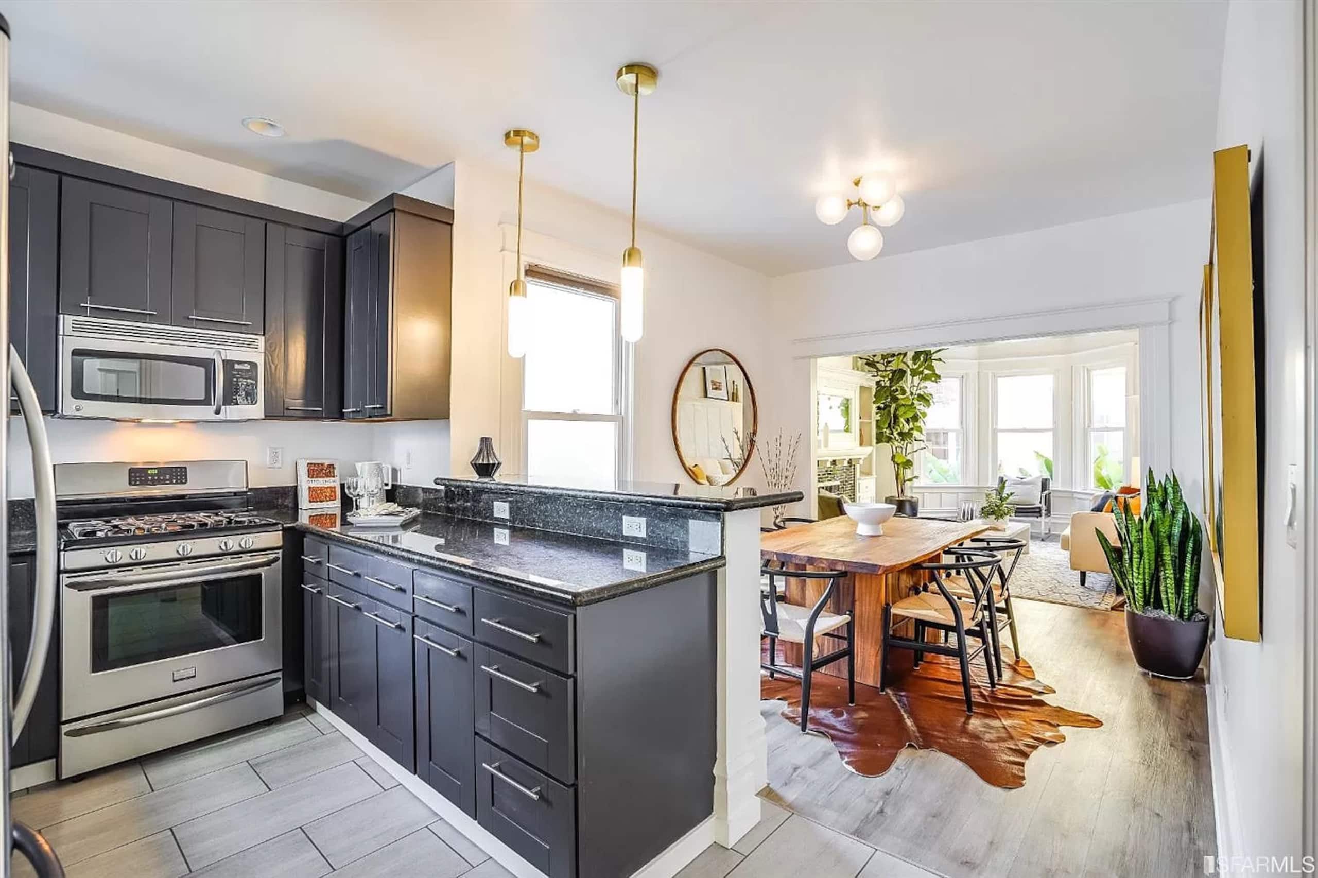 Condo in San Francisco · ★4.71 · 3 bedrooms · 3 beds · 1.5 baths - Image 6