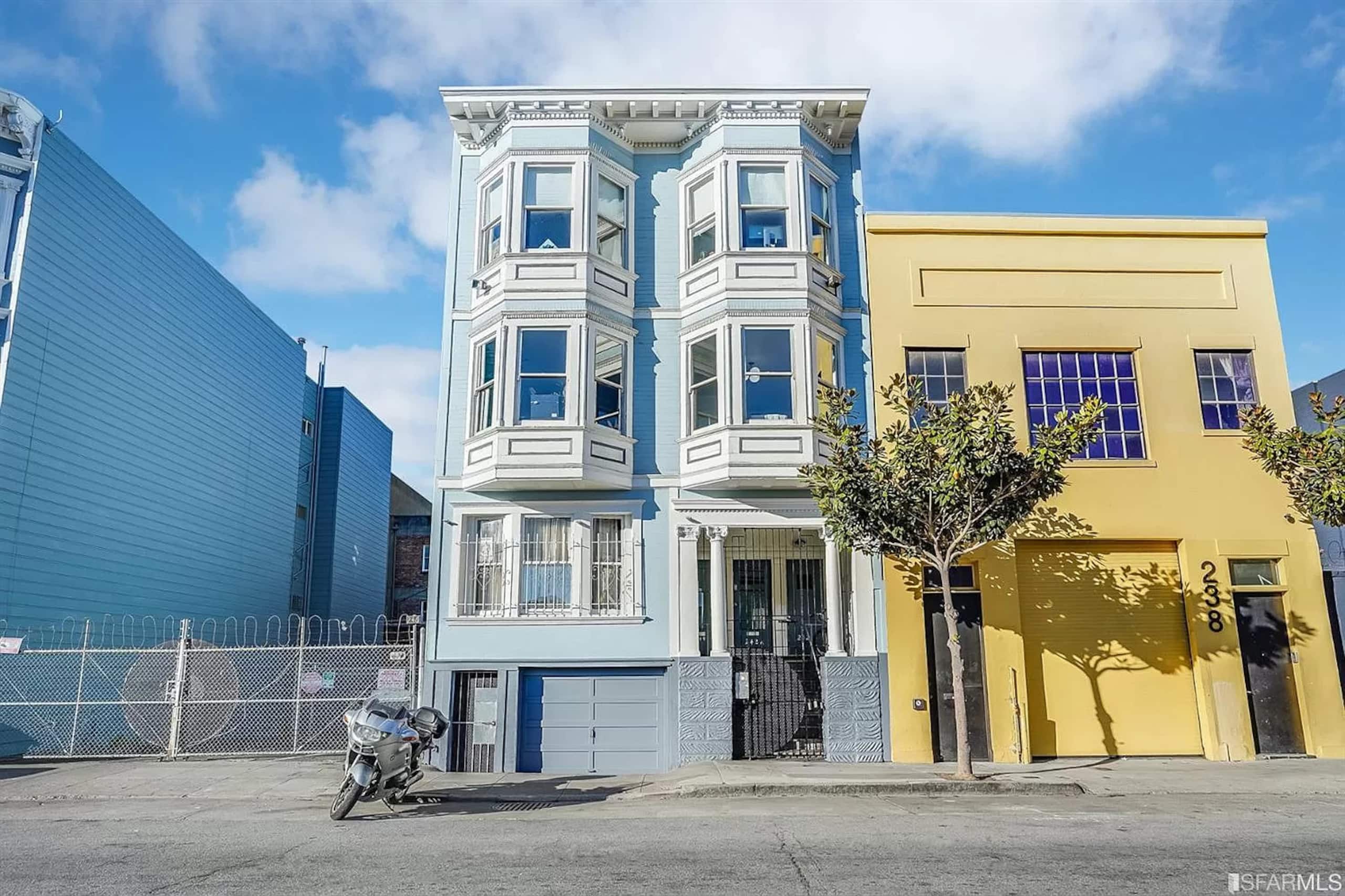 Condo in San Francisco · ★4.71 · 3 bedrooms · 3 beds · 1.5 baths - Image 19