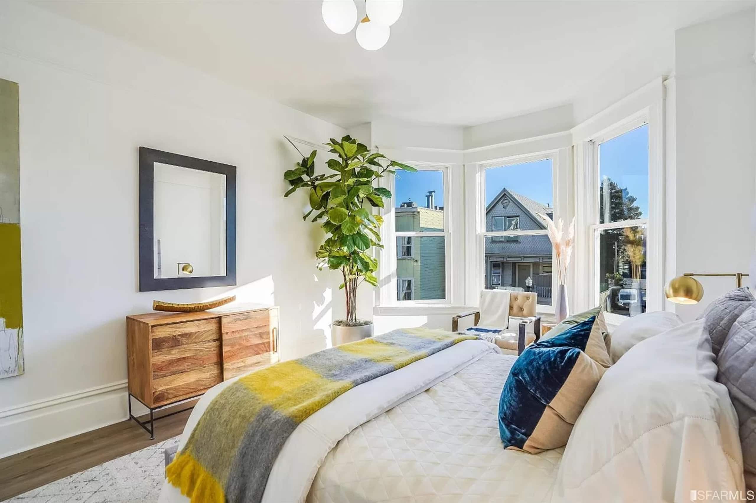 Condo in San Francisco · ★4.71 · 3 bedrooms · 3 beds · 1.5 baths - Image 13