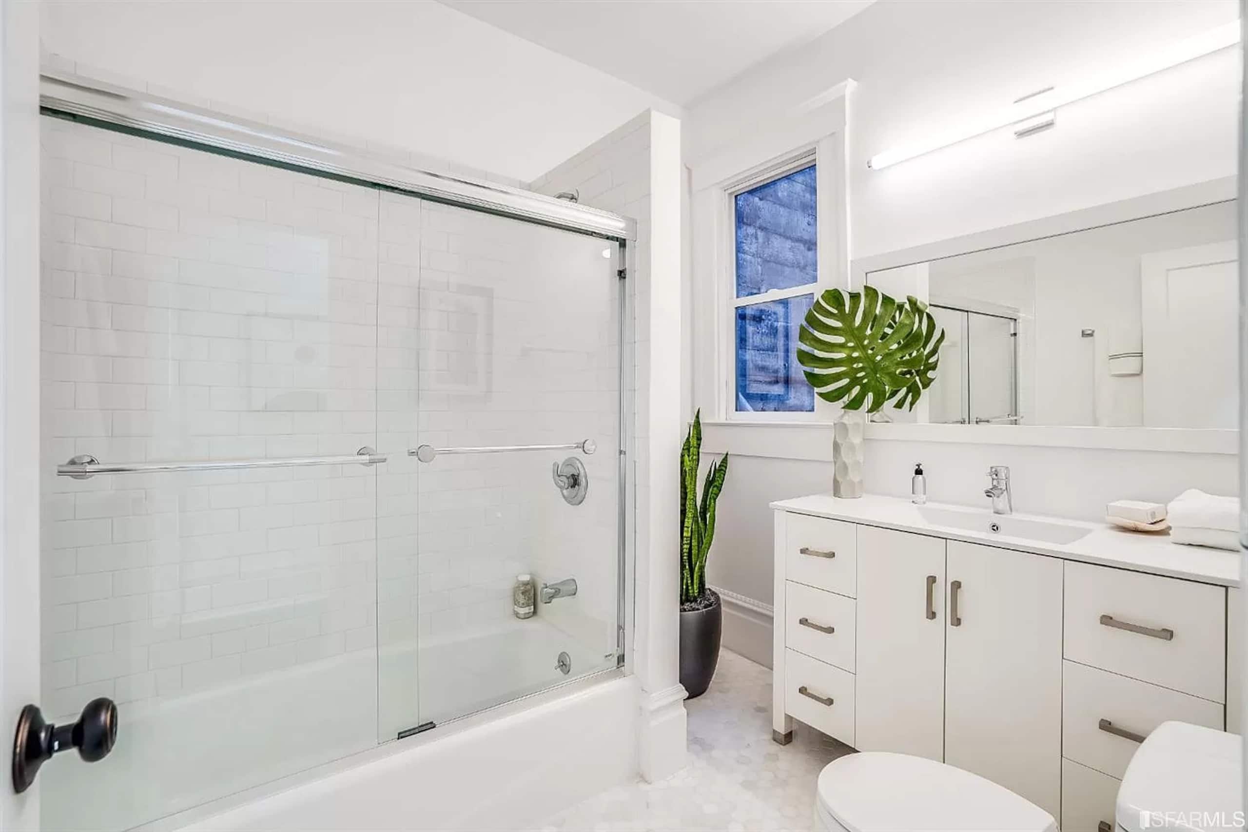 Condo in San Francisco · ★4.71 · 3 bedrooms · 3 beds · 1.5 baths - Image 15