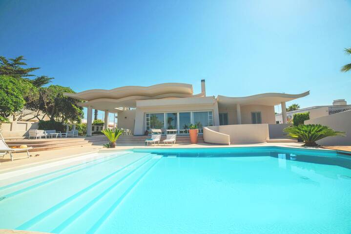 Villa White Dahlia, with pool and sea view gallery image 2