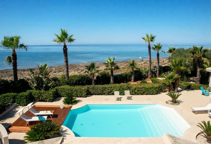 Villa White Dahlia, with pool and sea view