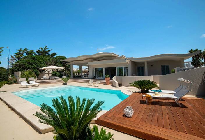 Villa White Dahlia, with pool and sea view gallery image 5