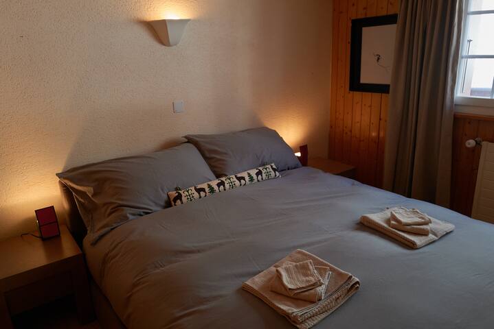 Lovely 3 bedroom unit with great view + fire place gallery image 4