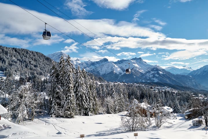 Lovely 3 bedroom unit with great view + fire place