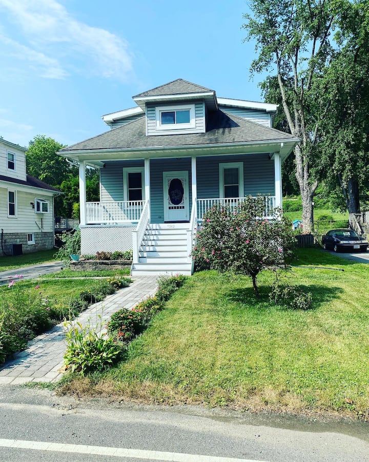 Stonebridge House- 4 Bedrooms, Porch, And Parking - Baltimore, MD